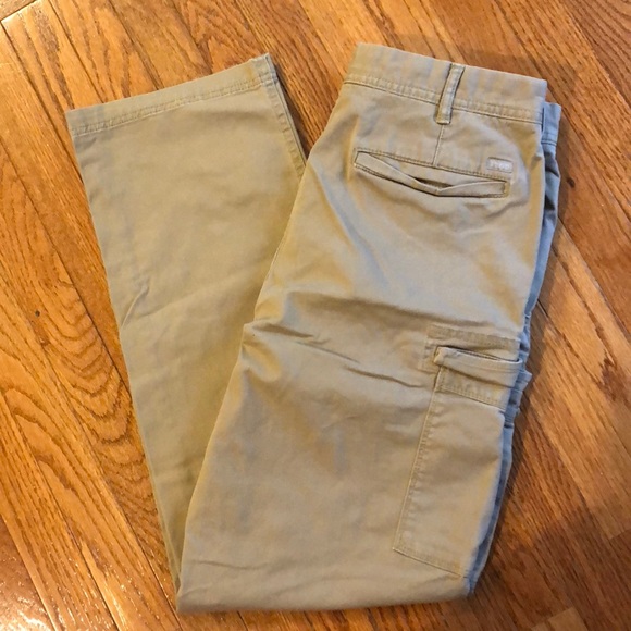 Izod Other - IZOD men’s khaki cargo pants 33x34